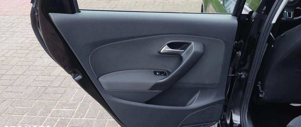 Volkswagen Polo cena 29999 przebieg: 30000, rok produkcji 2014 z Kruszwica małe 466